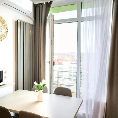 Royale Sundance 7 & Pool Nord Apartman Mamaia